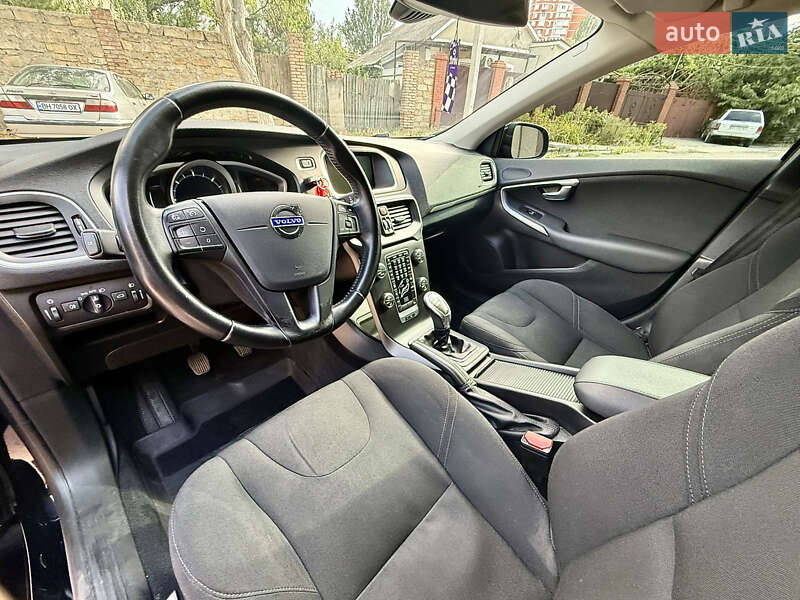 Хэтчбек Volvo V40 2013 в Одессе