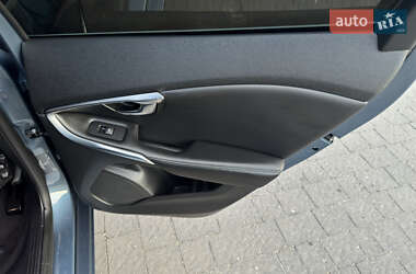 Хэтчбек Volvo V40 2014 в 