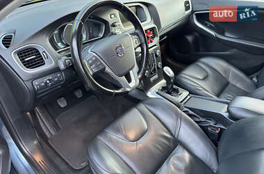 Хэтчбек Volvo V40 2014 в 