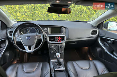 Хэтчбек Volvo V40 2014 в 