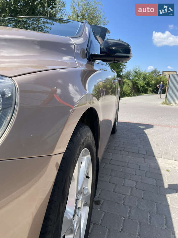 Хэтчбек Volvo V40 2015 в Львове