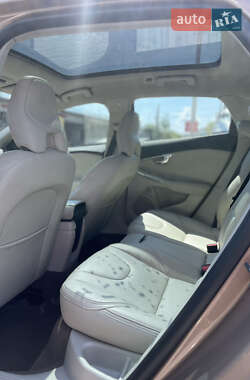 Хэтчбек Volvo V40 2015 в 