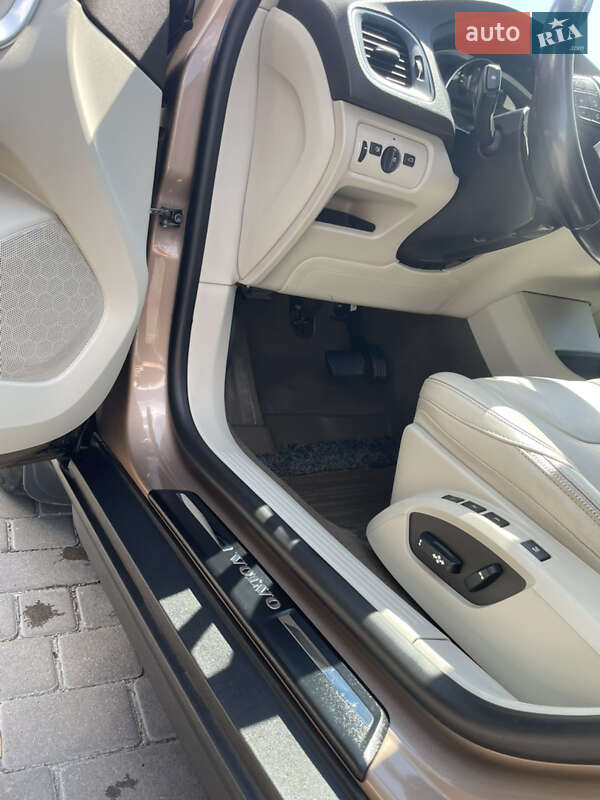 Хэтчбек Volvo V40 2015 в Львове