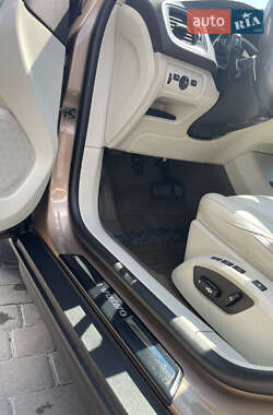 Хэтчбек Volvo V40 2015 в 