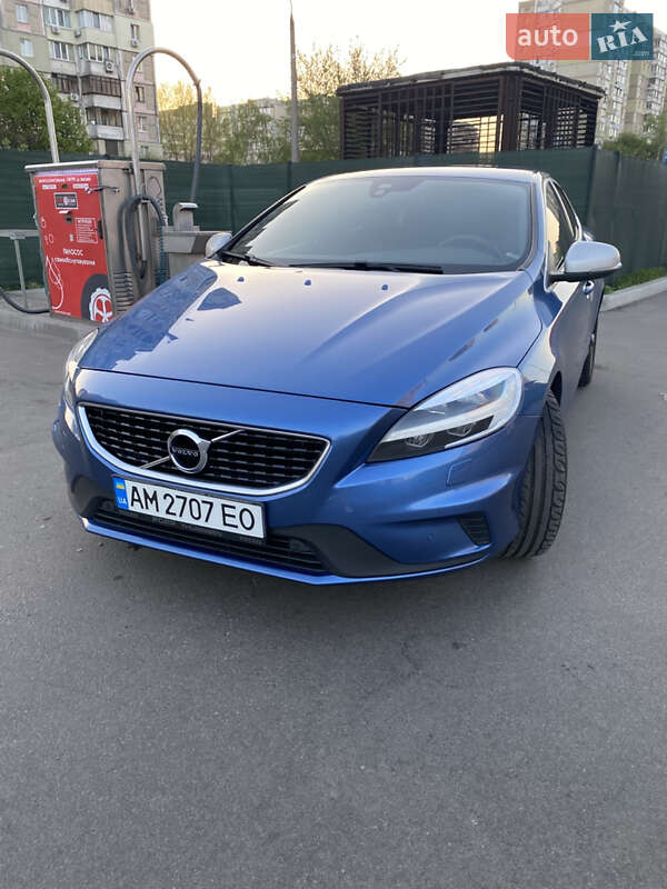 Хэтчбек Volvo V40 2017 в Киеве