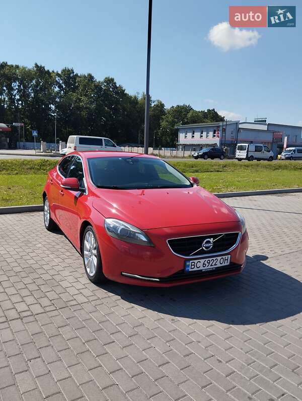 Volvo V40 2015
