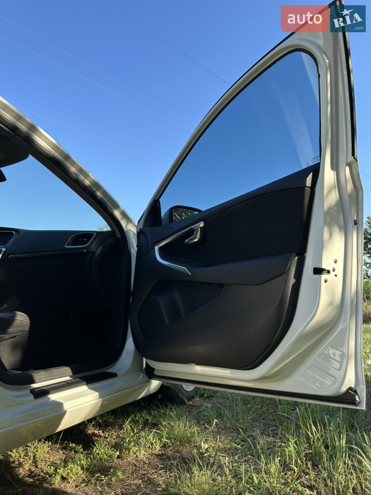 Volvo V40 2014 VIN YV1MV5150E2132470 фото оголошення 20 з 29