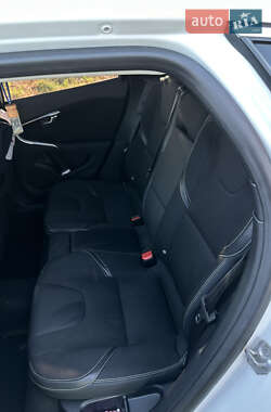 Хэтчбек Volvo V40 2014 в 