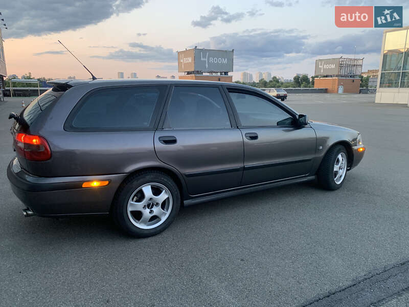 Универсал Volvo V40 2001 в Киеве