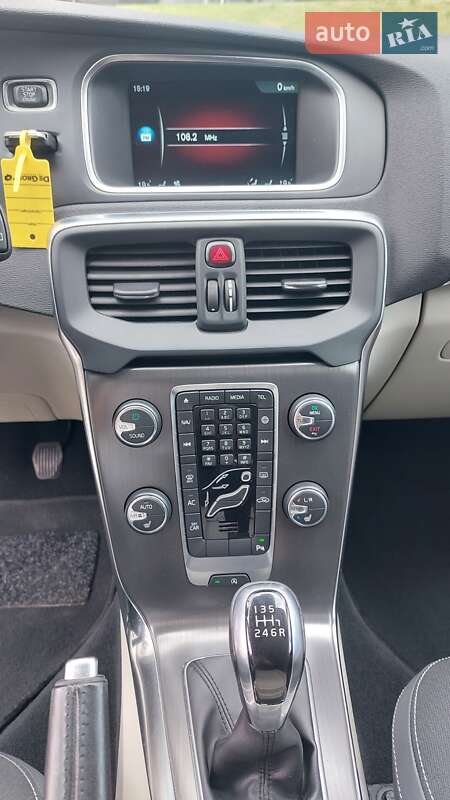 Хэтчбек Volvo V40 2014 в Луцке