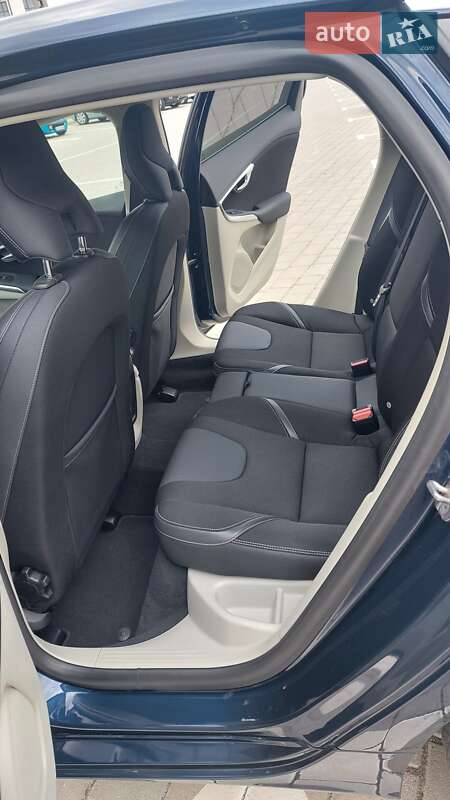 Хэтчбек Volvo V40 2014 в Луцке