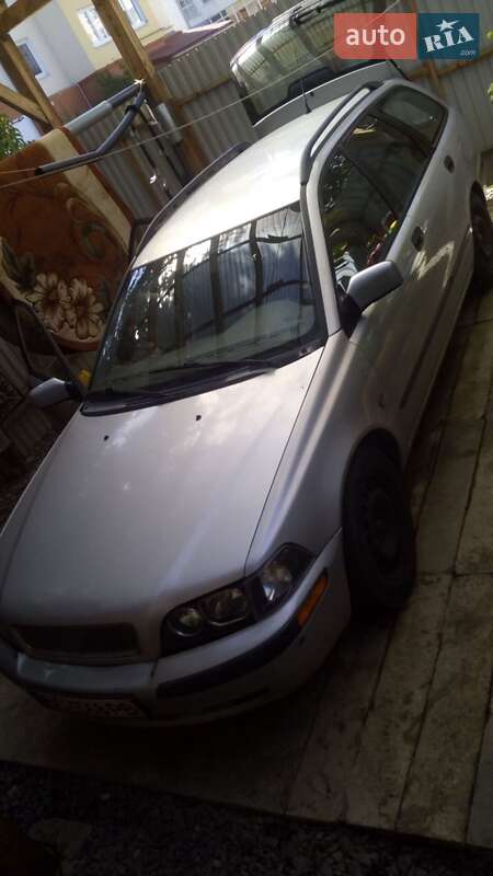 Volvo V40 2001