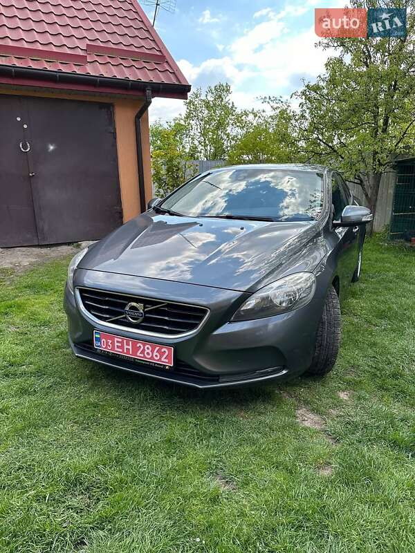 Хэтчбек Volvo V40 2013 в 