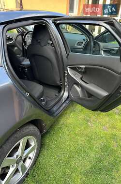 Хэтчбек Volvo V40 2013 в 