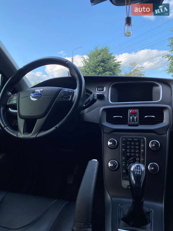 Хэтчбек Volvo V40 2014 в Староконстантинове фото 26 Хэтчбек Volvo V40 2014 в Староконстантинове
