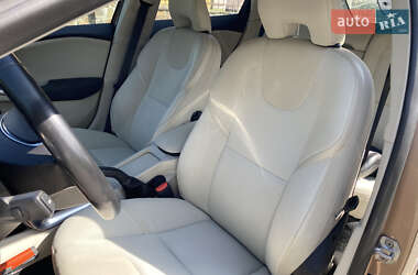 Хэтчбек Volvo V40 2015 в 