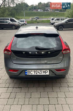 Хэтчбек Volvo V40 2015 в 