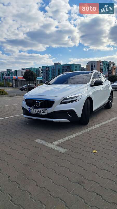 Хэтчбек Volvo V40 2019 в Киеве