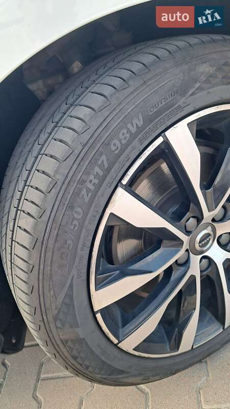 Хэтчбек Volvo V40 2019 в Киеве фото 15 Хэтчбек Volvo V40 2019 в Киеве