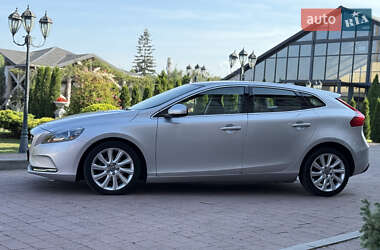 Хэтчбек Volvo V40 2013 в 