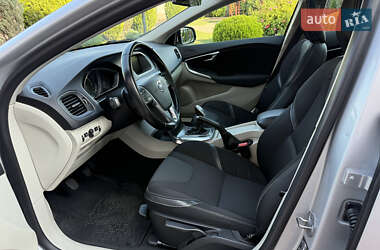 Хэтчбек Volvo V40 2013 в 