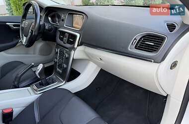 Хэтчбек Volvo V40 2013 в 