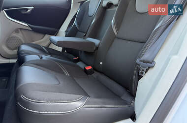 Хэтчбек Volvo V40 2013 в 