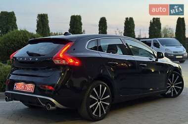 Хэтчбек Volvo V40 2014 в 
