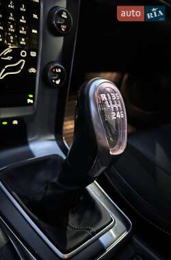 Хэтчбек Volvo V40 2014 в 