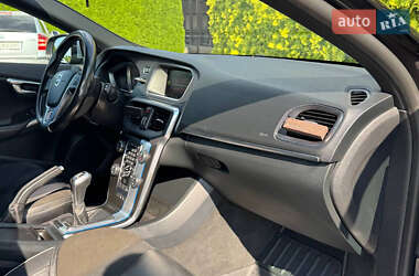 Хэтчбек Volvo V40 2015 в 