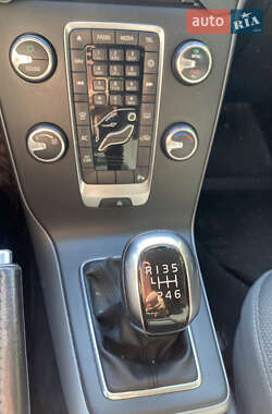 Хетчбек Volvo V40 2014 в 