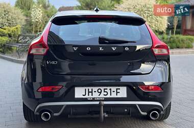 Хэтчбек Volvo V40 2014 в 