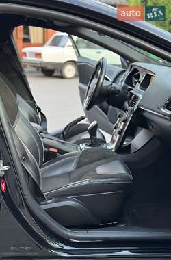 Хэтчбек Volvo V40 2014 в 