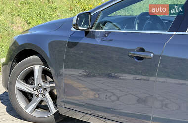 Хэтчбек Volvo V40 2014 в 