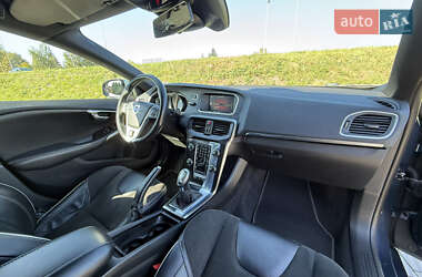 Хэтчбек Volvo V40 2014 в 