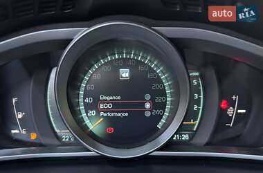 Хэтчбек Volvo V40 2014 в 