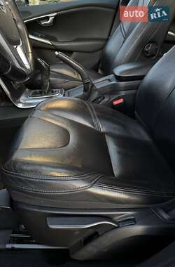 Хэтчбек Volvo V40 2014 в 