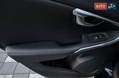 Хэтчбек Volvo V40 2014 в 