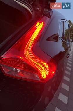 Хэтчбек Volvo V40 2014 в 