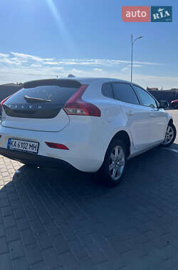 Хэтчбек Volvo V40 2013 в 