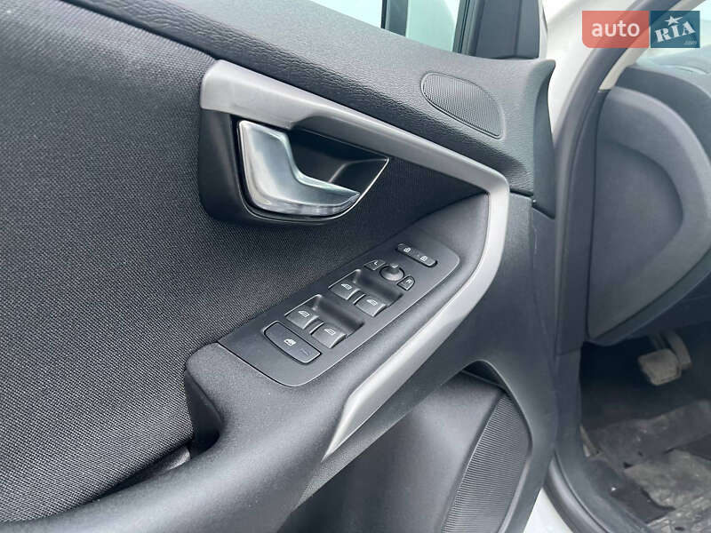 Хэтчбек Volvo V40 2013 в Киеве фото 8 Хэтчбек Volvo V40 2013 в Киеве