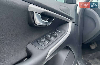 Хэтчбек Volvo V40 2013 в 