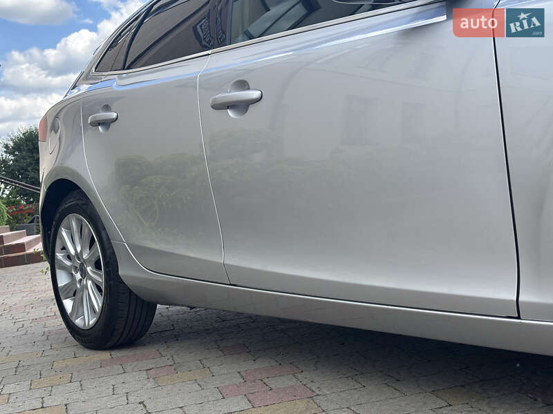 Хэтчбек Volvo V40 2014 в Стрые