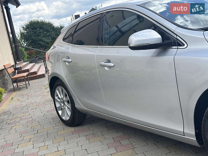 Хэтчбек Volvo V40 2014 в Стрые
