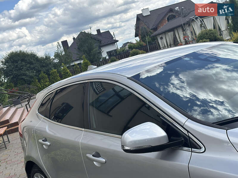 Хэтчбек Volvo V40 2014 в Стрые