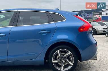 Хэтчбек Volvo V40 2017 в 