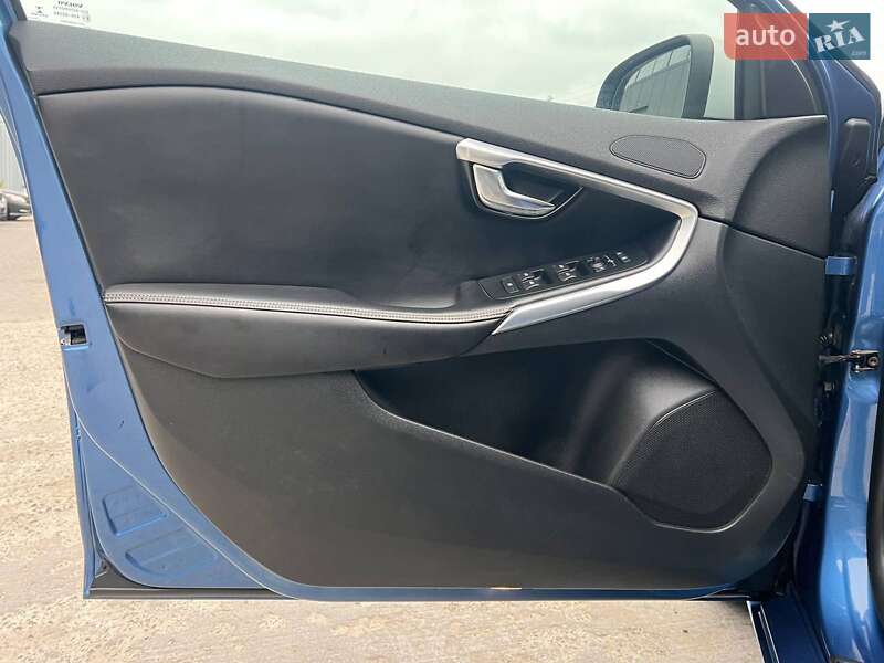 Хэтчбек Volvo V40 2017 в Львове фото 15 Хэтчбек Volvo V40 2017 в Львове