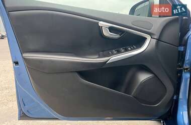 Хэтчбек Volvo V40 2017 в 