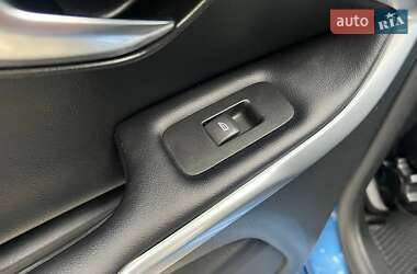 Хэтчбек Volvo V40 2017 в 