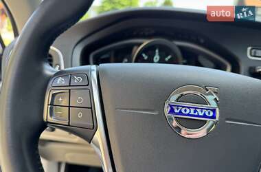 Хэтчбек Volvo V40 2013 в 